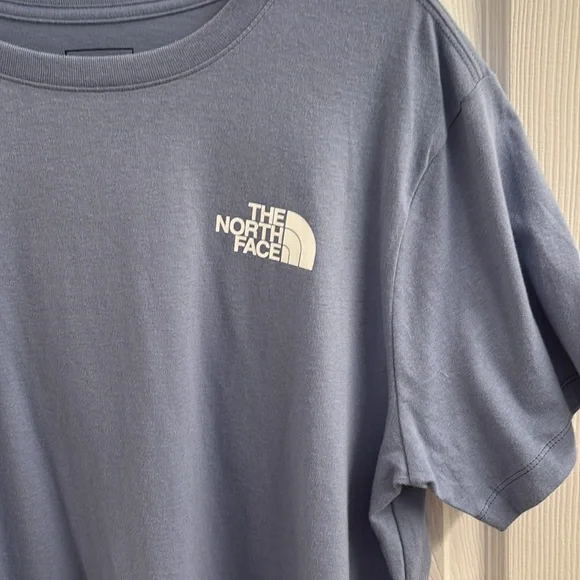 Women's THE NORTH FACE Blue Short Sleeve T-Shirt NWOT Size XL - Picture 3 of 9